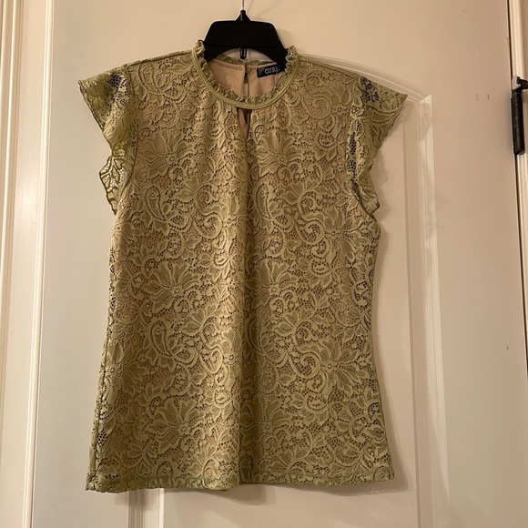 Lace top - Picture 1 of 3